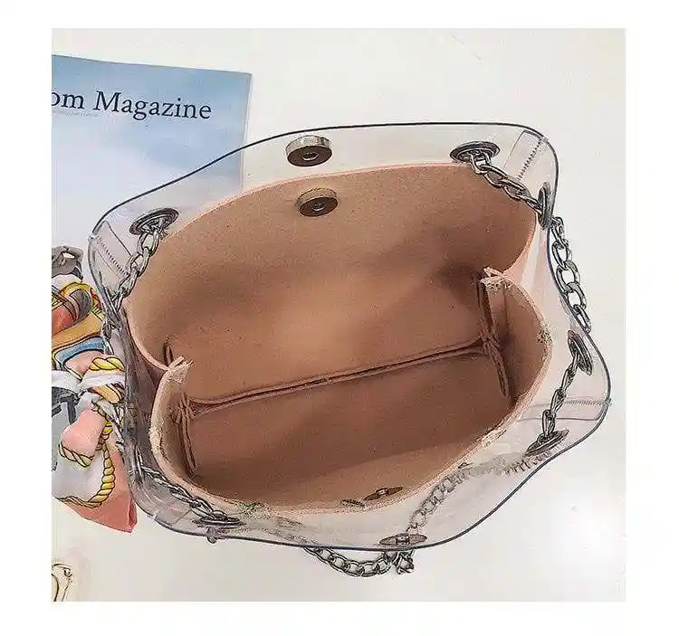 🛍️ Waterproof Chained Crossbody Bag – Stylish & Durable!